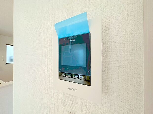 【【モニター付きインターホン】】玄関を確認しなくても誰が来たのかすぐわかります。訪問者を確認してから会話することができますので安心して対応できます♪