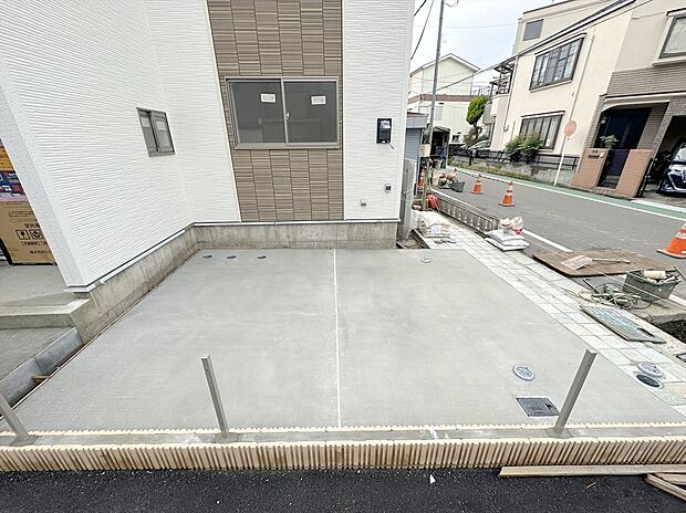 【カースペース】運転がちょっと苦手なママも余裕をもって駐車ができるカースペース。お子様の遊び場にもできる魅力の広さです！