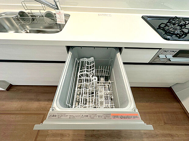 【【ビルトイン食洗機】】手洗いよりも経済的で家計に優しい「ビルトイン食洗機」が標準装備なのは強い味方ですね。