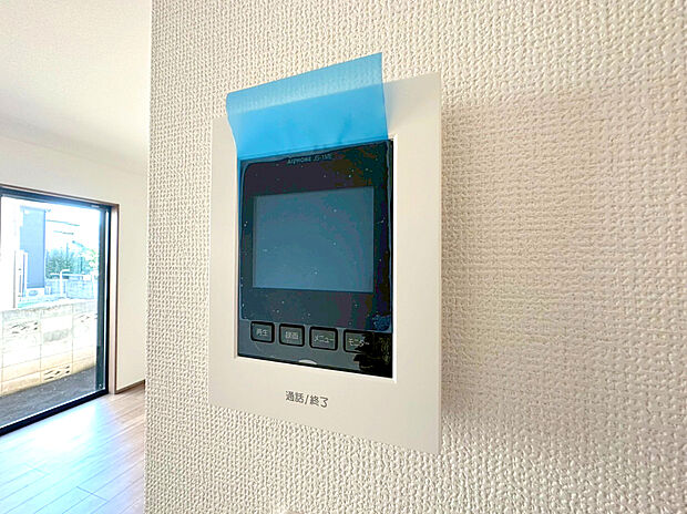 【【モニター付きインターホン】】玄関を確認しなくても誰が来たのかすぐわかります。訪問者を確認してから会話することができますので安心して対応できます。