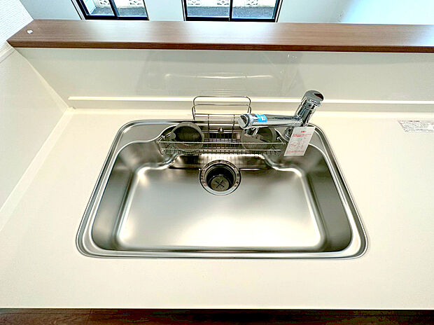 【【浄水器】】浄水器をスリムに内蔵したハンドシャワー式の水栓金具です。いつでもおいしい水をいつでも手軽に使えます