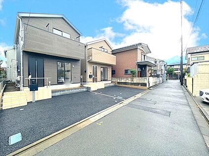 前面道路含む外観