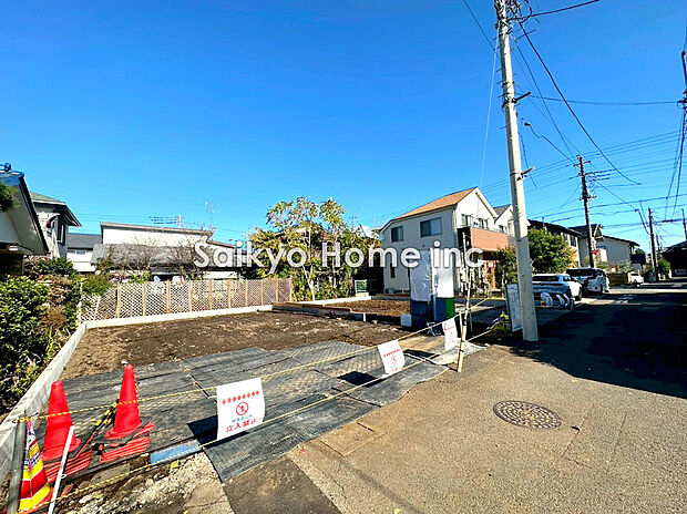 【現地写真】子育てにも嬉しい、緑豊かな自然が広がる閑静な住宅地、南向きの邸宅です。この機会に是非現地をご覧ください。