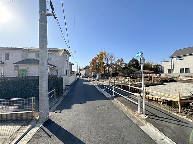 【前面道路含む現地写真】東側6ｍ道路に面しています