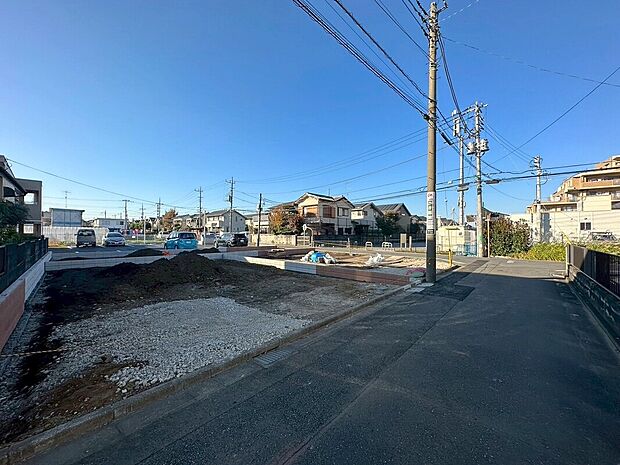 【現地外観】浄水器や浴室乾燥機など、毎日の生活を快適にする設備も充実しています。