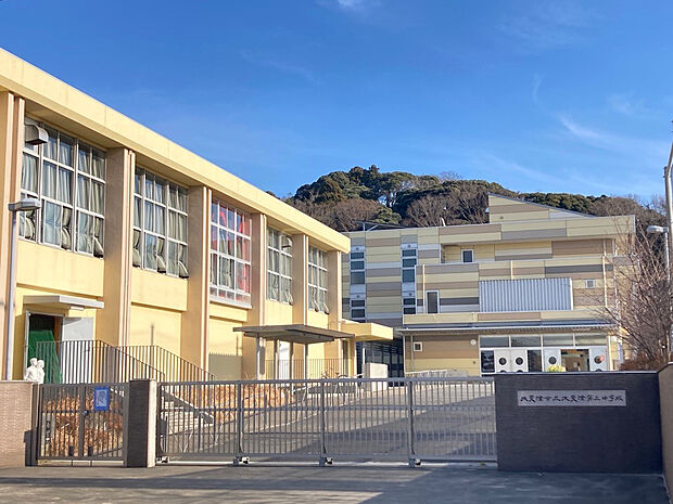 木更津市立第三中学校（約1,300m）
