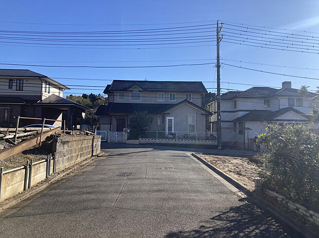 【2025年12月15日撮影】東側6m道路(北方向から撮影)