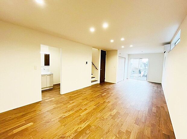 (B棟)☆リビング☆リビング階段採用♪自然と家族が集まるリビング♪