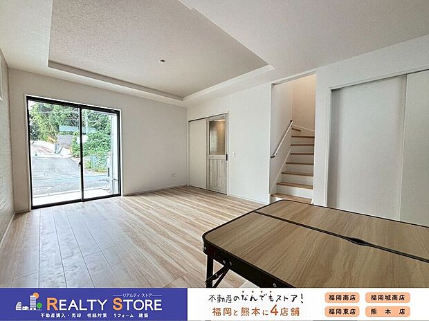 ☆リビング☆リビング階段採用♪自然と家族が集まるリビング♪