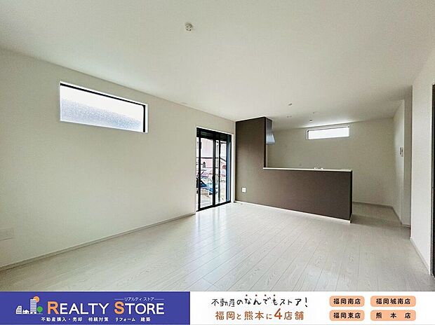 〈3号棟〉☆リビング☆家具の配置がしやすい窓設計です♪