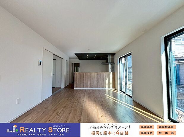 〈1号棟〉☆リビング☆18帖のゆとり空間♪南向きで日当たり良好♪