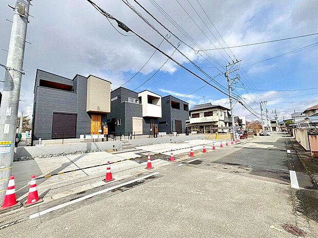 【前面道路含む外観】☆前面道路☆