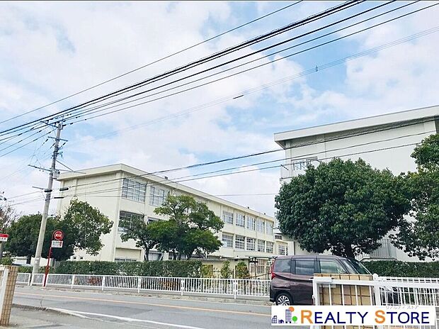 春日市立春日中学校(約650m)