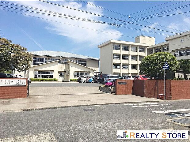 糸島市立前原西中学校(約2,900m)