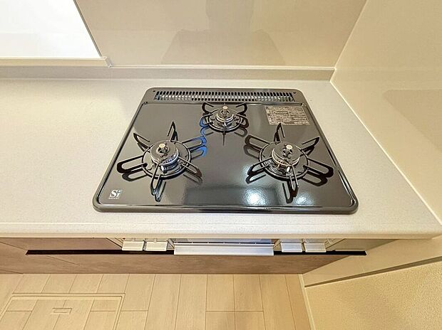 【その他設備】火力にこだわるお料理など、使い勝手良好の3口コンロです♪