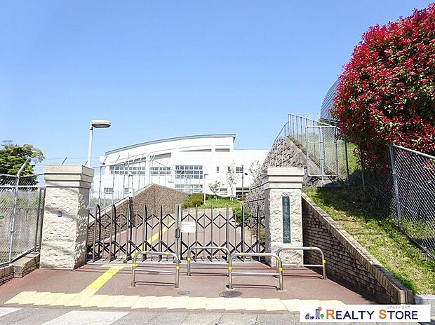 春日市立白水小学校(約250m)