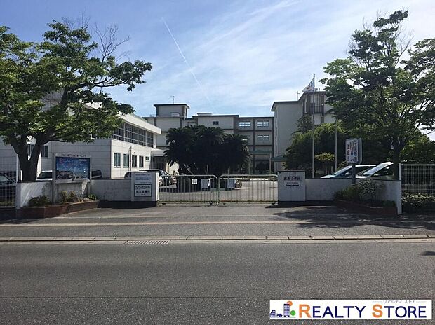 糸島市立前原小学校(約800m)