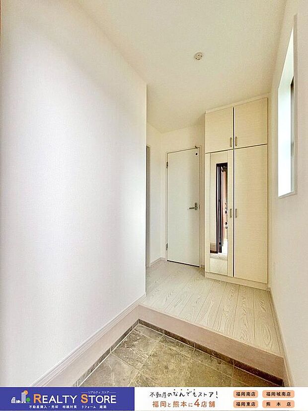 【玄関】〈1号棟〉☆シューズボックス☆天井まである大きなシューズボックス♪たくさん収納できるので玄関スッキリ♪