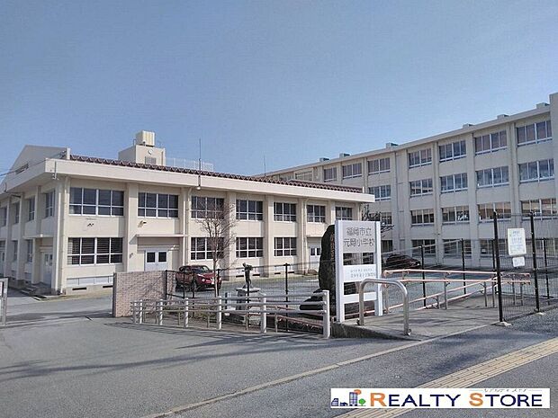 福岡市立元岡小学校（約1,060m）