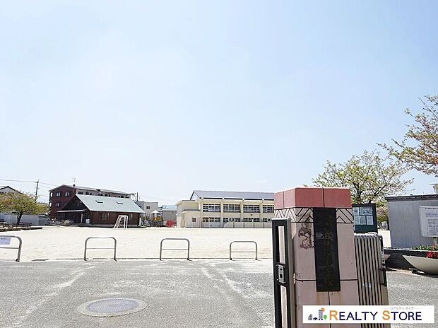 春日市立春日北小学校（約400m）