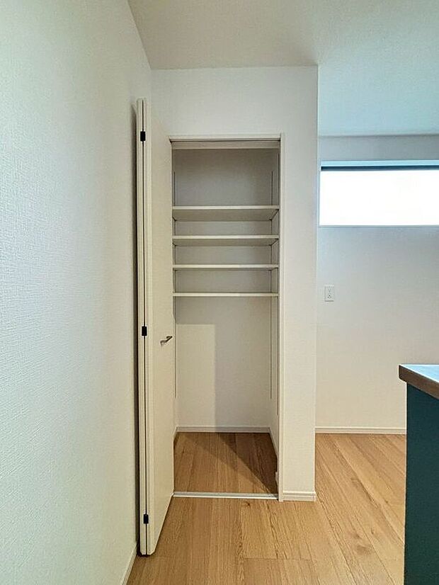 【収納】〈2号棟〉☆パントリー☆日用品や食品ストックなどの保管場所に便利なスペース♪