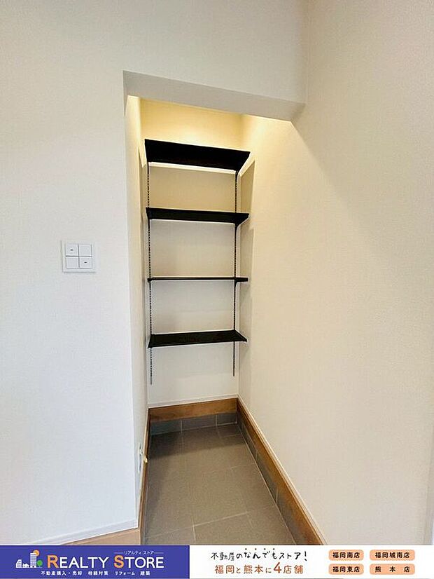 【玄関】〈1号棟〉☆土間収納☆ベビーカーやゴルフ道具などの保管場所に便利♪