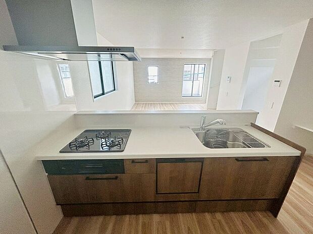 【キッチン】〈1号棟〉☆システムキッチン☆人気の対面式キッチン♪家族で会話しながらお料理も楽しめます!