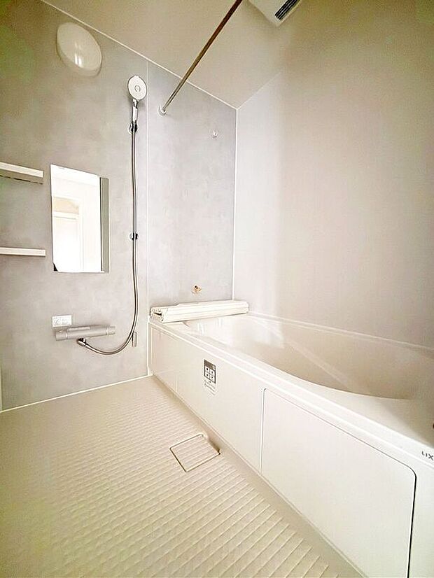 【バス】〈1号棟〉☆ユニットバス☆一坪の広々としたバスルーム♪足を伸ばして一日の疲れを癒しましょう♪