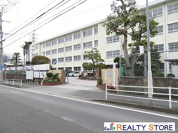 福岡市立長尾中学校(約450m)