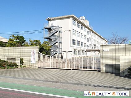 福岡市立元岡中学校 1900m