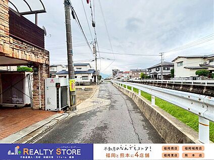 前面道路含む外観