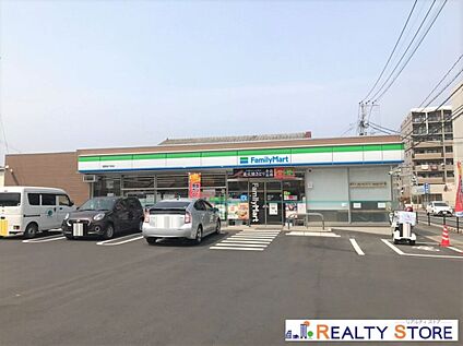 ファミリーマート福岡拾六町店 350m