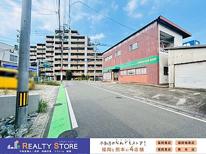 前面道路含む外観