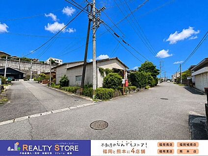 前面道路含む外観