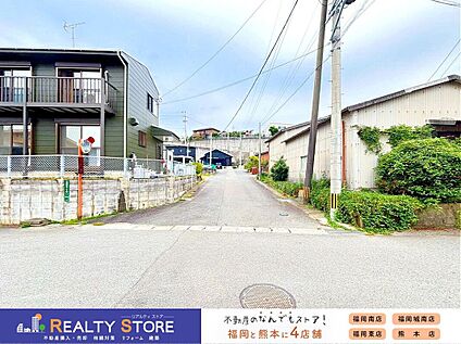 前面道路含む外観