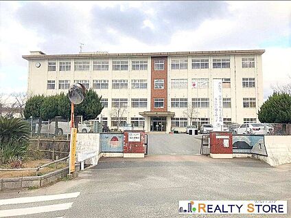 糸島市立前原南小学校 190m