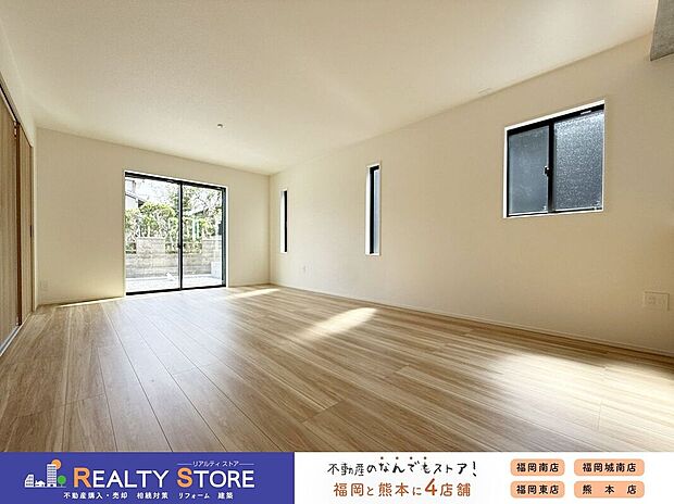 ☆1号棟☆【寛ぎの空間】リビングは家族全員の集まる憩いの場、この場所を通じて家族の楽しい会話が聞こえてきそうなリビングですね♪