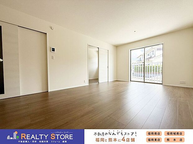 【寛ぎの空間】リビングは家族全員の集まる憩いの場、この場所を通じて家族の楽しい会話が聞こえてきそうなリビングですね♪