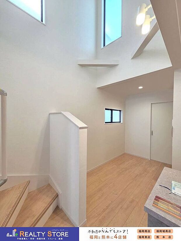 ☆2号棟☆【リビング】吹抜けで通風と採光を存分に感じる事が出来ます♪