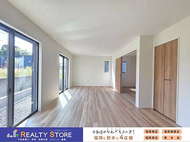 ☆1号棟☆【居心地の良いリビング】一日の中で多くの時間を過すことになるリビングダイニングだからこそ、いつも穏やかな空間であることが必然。爽やかな通風と採光を存分に感じる事が出来る空間です。