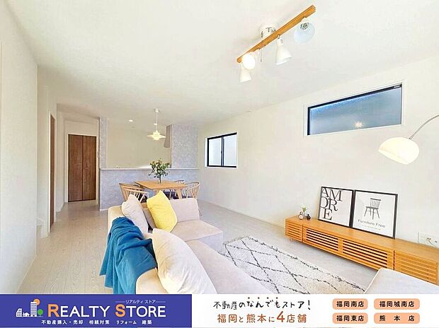 ☆1号棟☆【寛ぎの空間】リビングは家族全員の集まる憩いの場、この場所を通じて家族の楽しい会話が聞こえてきそうなリビングですね♪