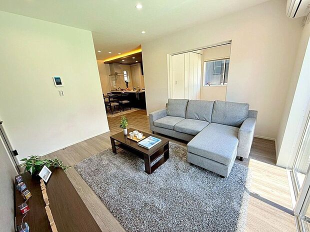 ☆1号棟☆【リビング】大切な家族が集まるからこそこだわりたいＬＤＫ。休日はお陽さまの光をたっぷりととりこめるぽかぽかリビングで過ごしませんか？