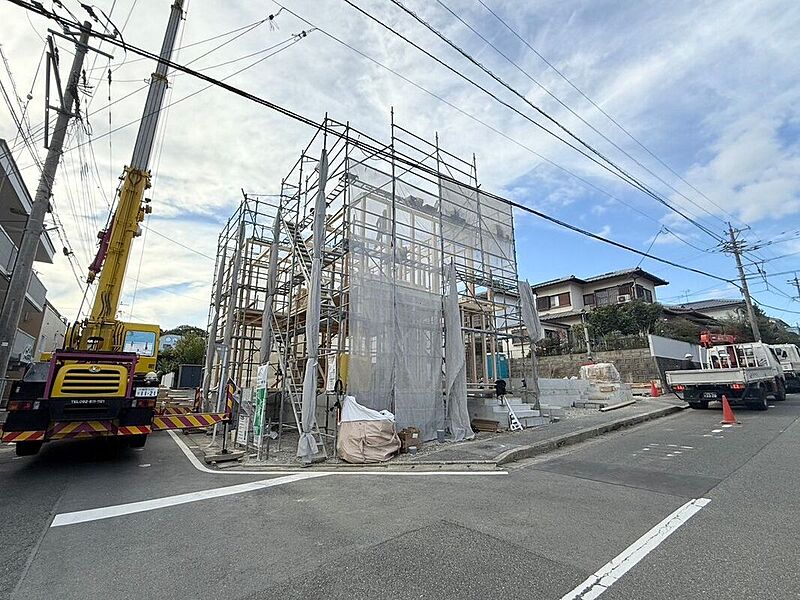 前面道路含む外観