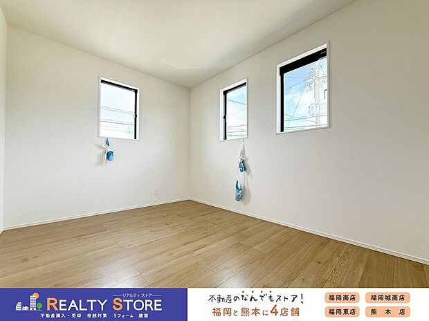 【室内】☆1号棟☆【洋室】大切なプライベート空間。趣味・感性で個性的に飾って頂けるようシンプルに仕上げてあります。自分時間を充実させながら心豊かなひとときを過ごすための大切な空間♪