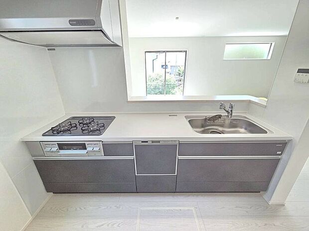 【キッチン】☆7号棟☆【システムキッチン】広いシンクで洗い物も余裕のスペース♪お料理中も会話ができる対面キッチン♪