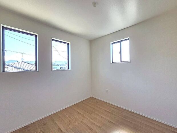 【室内】☆2号棟☆【洋室】大切なプライベート空間。趣味・感性で個性的に飾って頂けるようシンプルに仕上げてあります。自分時間を充実させながら心豊かなひとときを過ごすための大切な空間♪