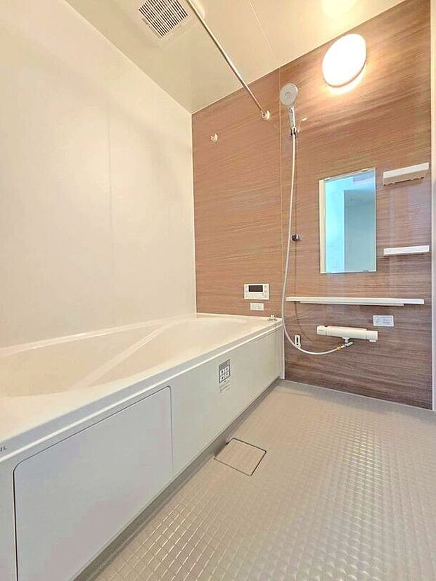 【バス】☆2号棟☆【ユニットバス】ゆったりとした1坪タイプのユニットバス♪足を伸ばして1日の疲れを癒すバスタイム♪