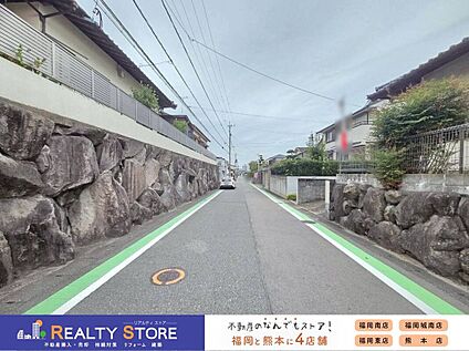 前面道路含む外観