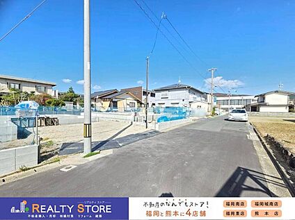 前面道路含む外観