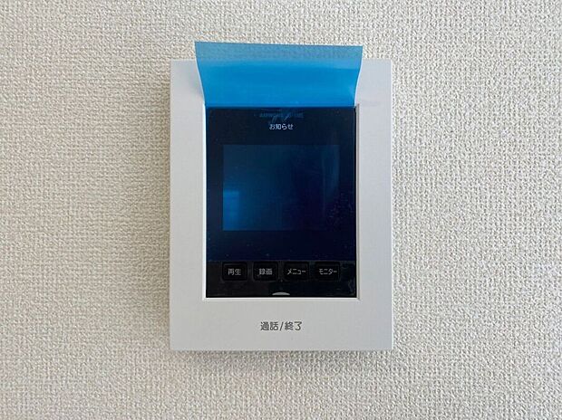 【その他設備】【TVモニター付インターホン】今や当たり前の設備ですが、お子様の留守番時にも重宝する必須防犯アイテムです。留守中に誰が訪ねてきたのかも確認できますし、在宅中も「見える安心」がそこにあります。